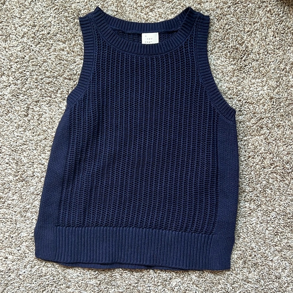 Great condtion! Crochet navy tank.